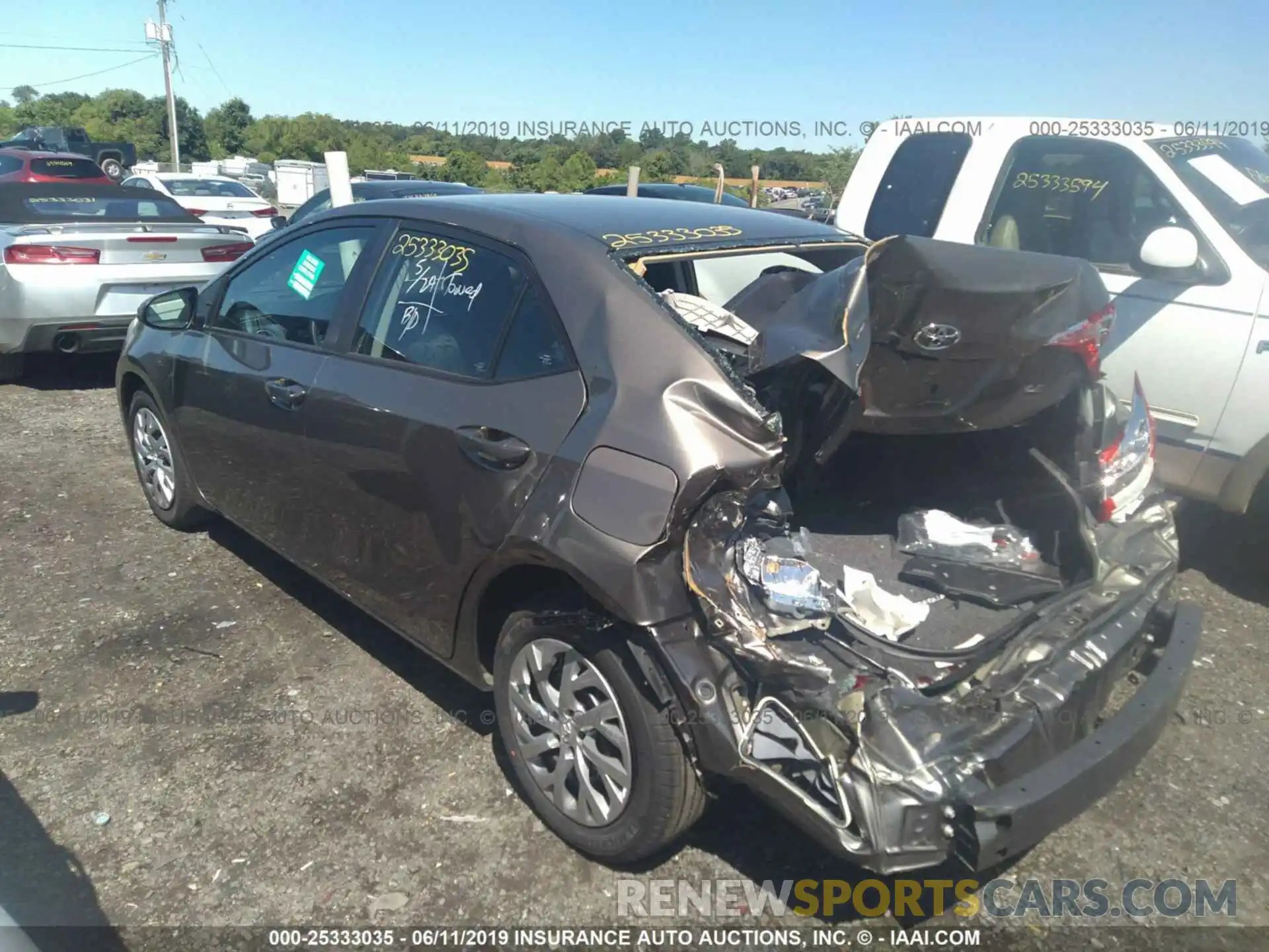 3 Photograph of a damaged car 2T1BURHE8KC242335 TOYOTA COROLLA 2019