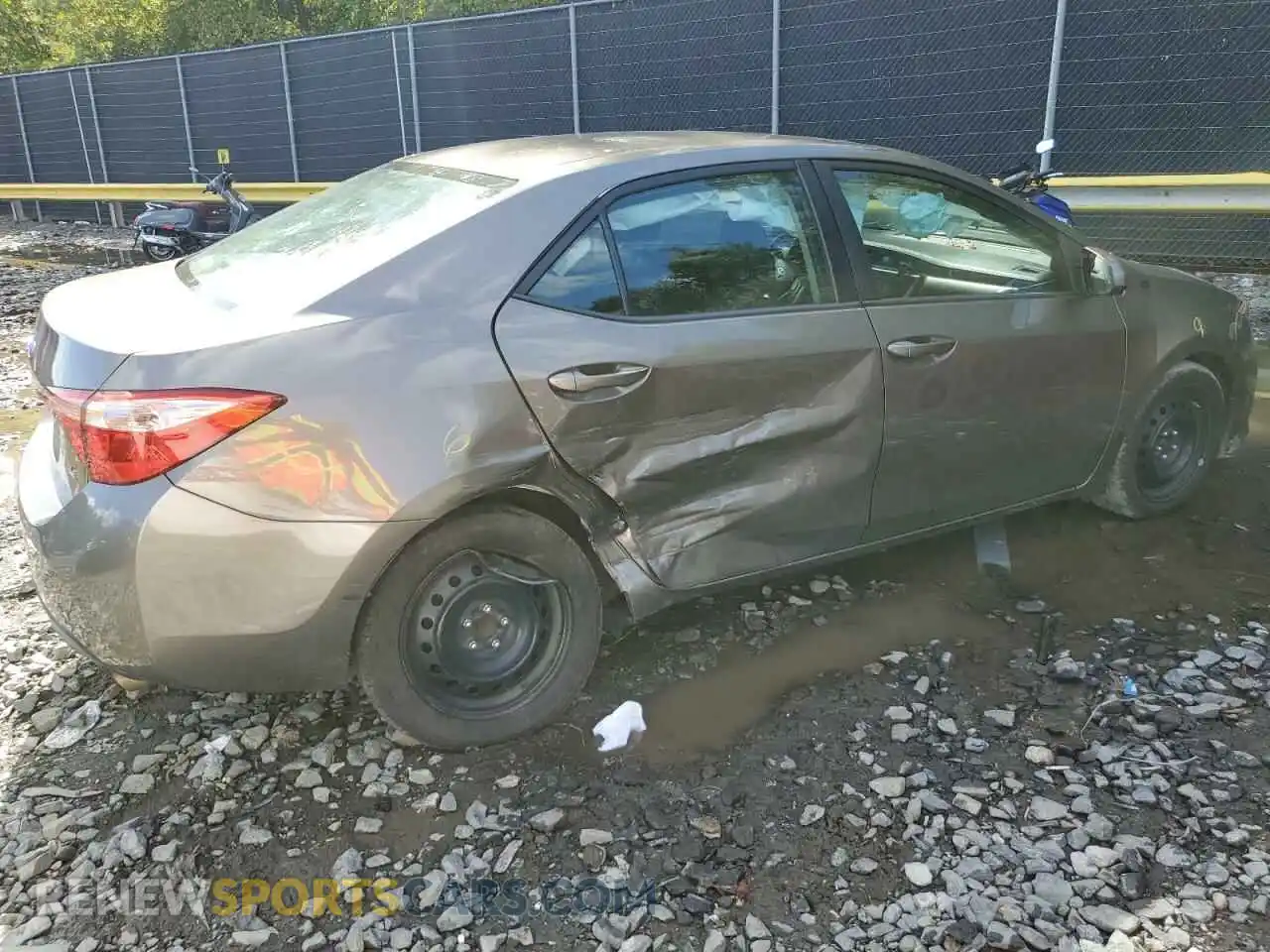 3 Photograph of a damaged car 2T1BURHE9KC146665 TOYOTA COROLLA 2019