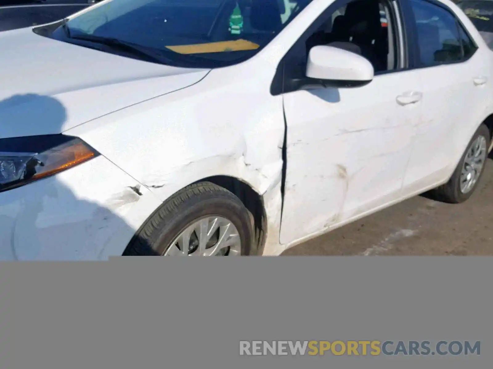 9 Photograph of a damaged car 2T1BURHE9KC151932 TOYOTA COROLLA 2019