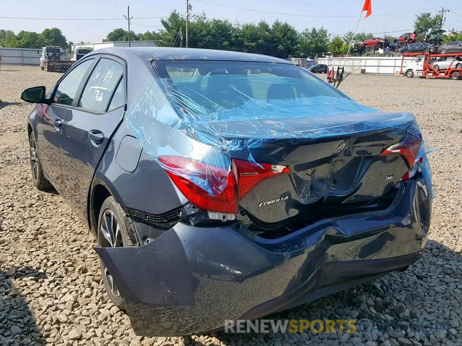 3 Photograph of a damaged car 2T1BURHE9KC241579 TOYOTA COROLLA 2019