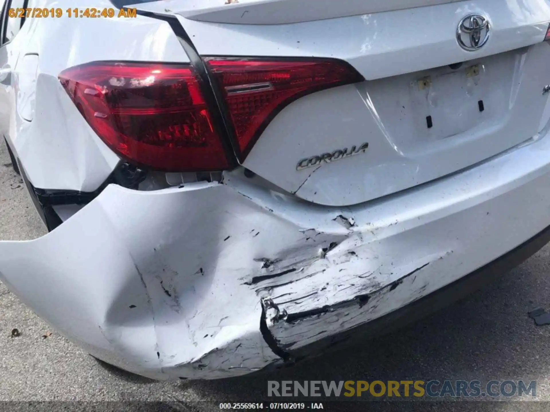 17 Photograph of a damaged car 5YFBURHE0KP908880 TOYOTA COROLLA 2019