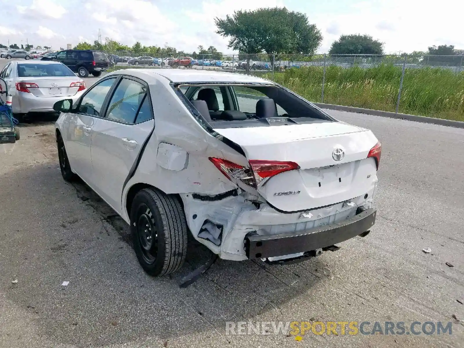 3 Photograph of a damaged car 5YFBURHE1KP859043 TOYOTA COROLLA 2019