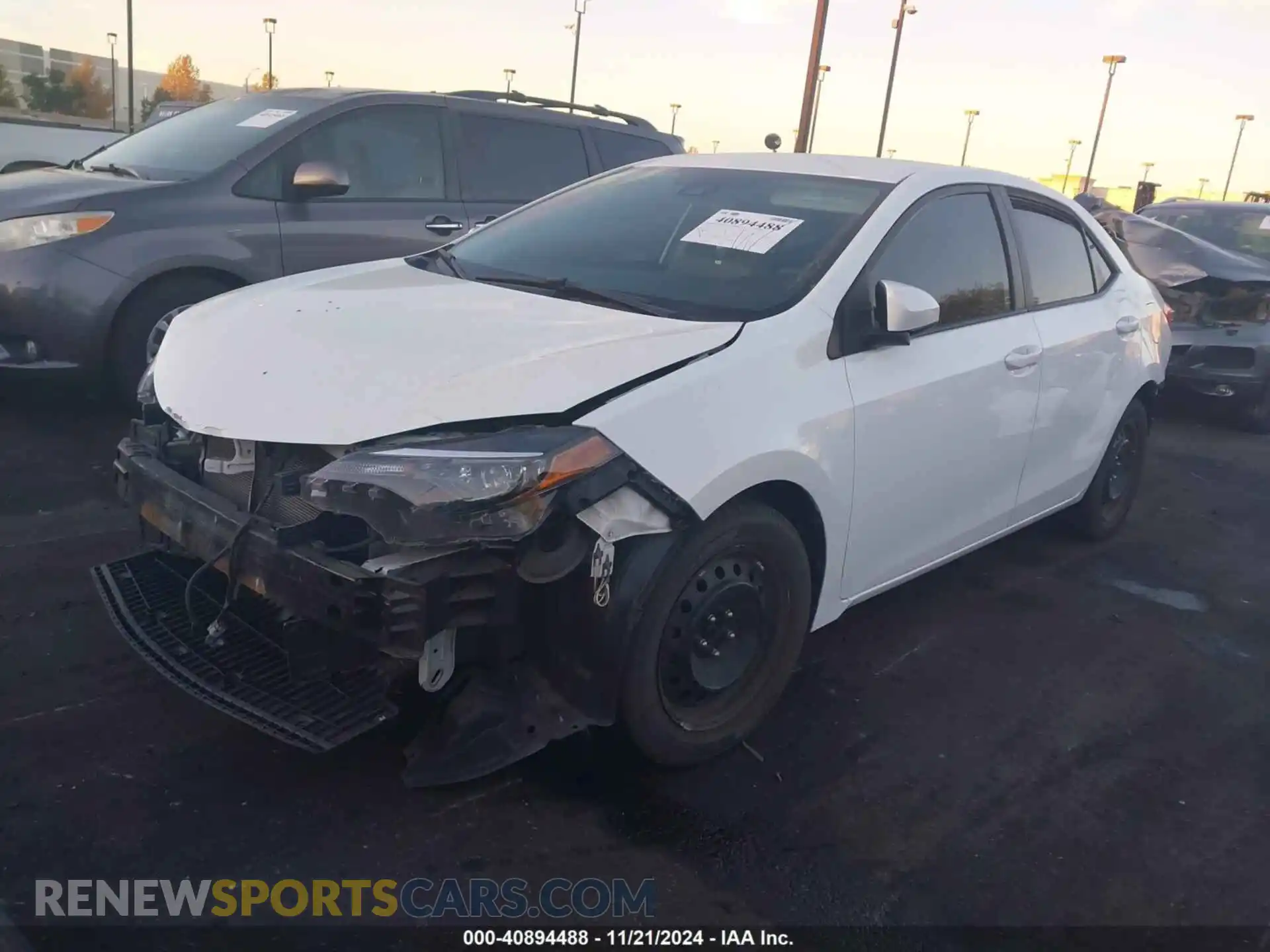 2 fotografías del automóvil dañado 5YFBURHE1KP925946 TOYOTA COROLLA 2019