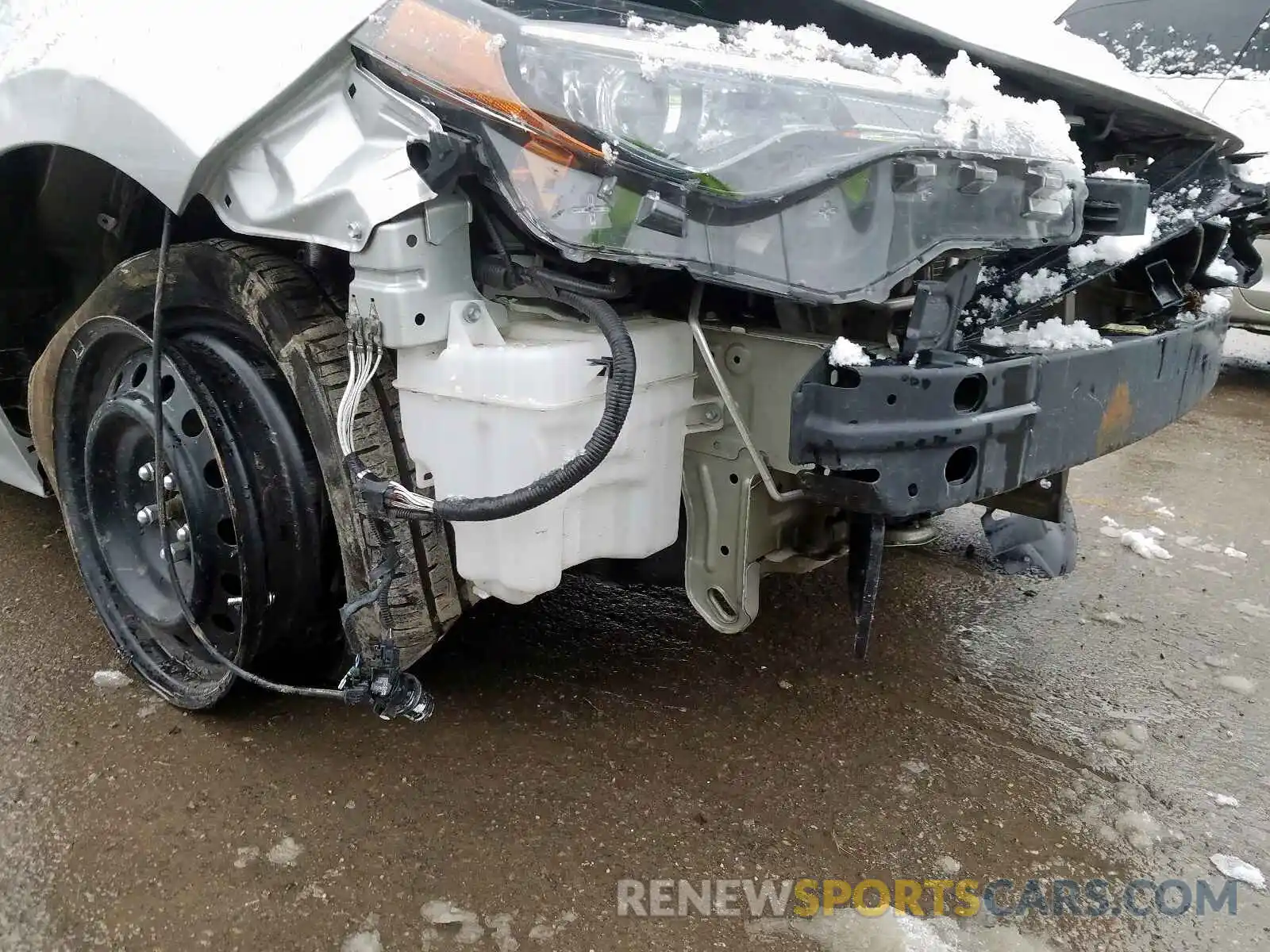 9 Photograph of a damaged car 5YFBURHE2KP862971 TOYOTA COROLLA 2019