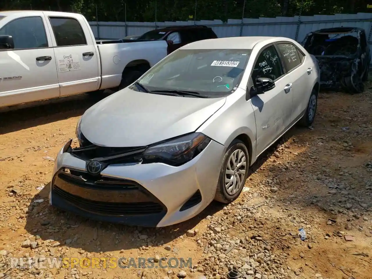 2 fotografías del automóvil dañado 5YFBURHE2KP940519 TOYOTA COROLLA 2019