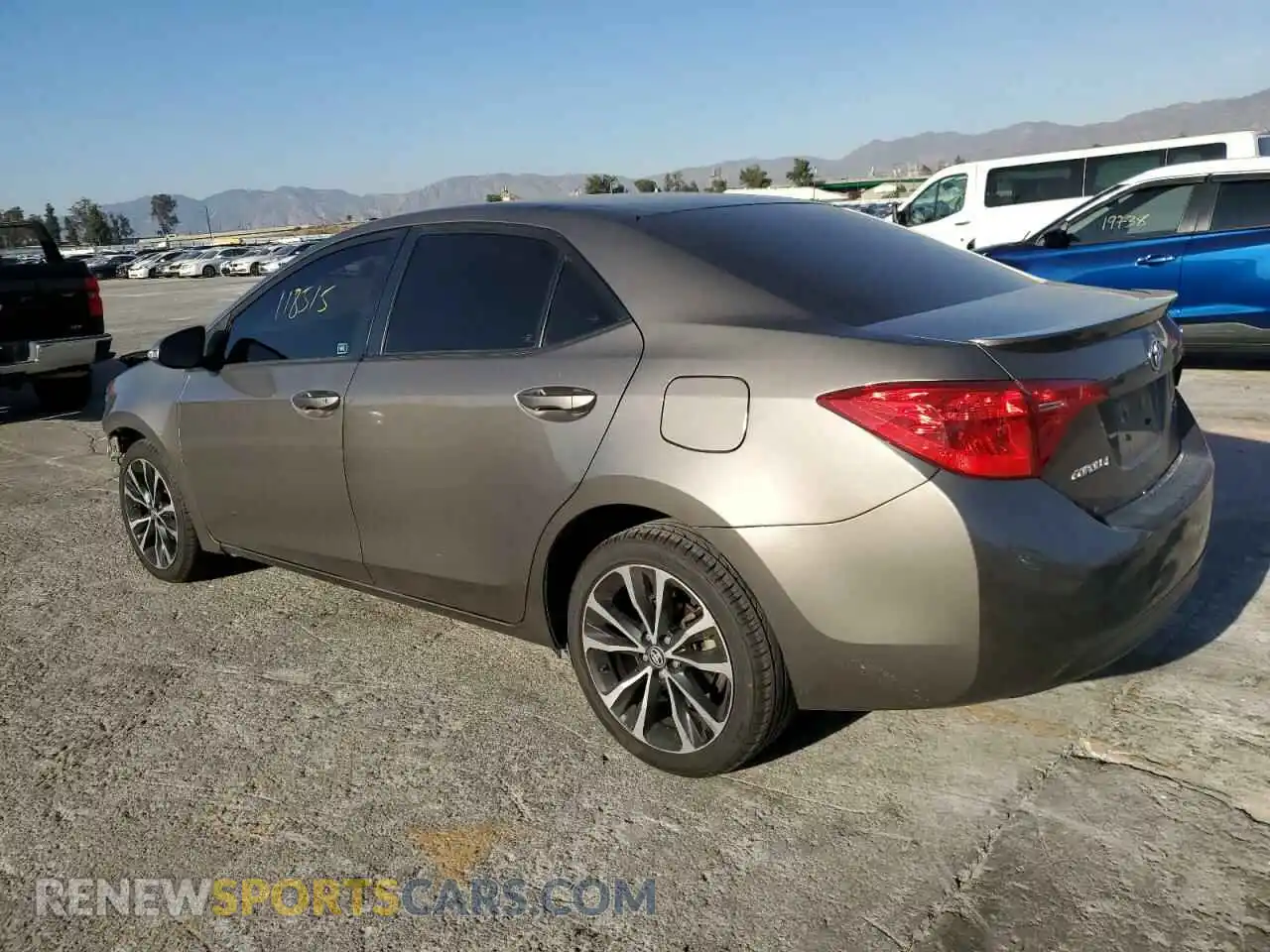 2 fotografías del automóvil dañado 5YFBURHE3KP918707 TOYOTA COROLLA 2019