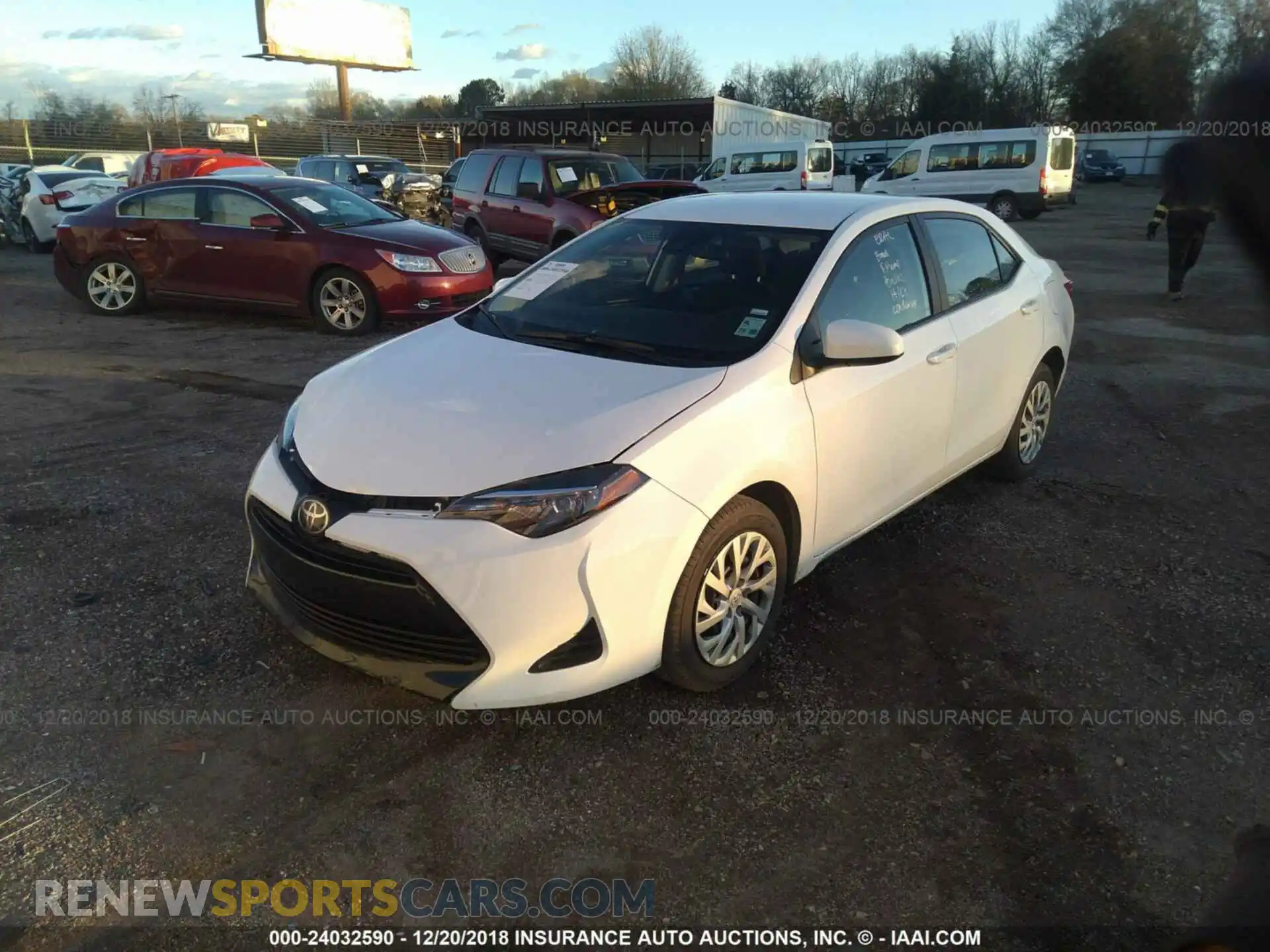 2 Photograph of a damaged car 5YFBURHE4KP895583 Toyota Corolla 2019