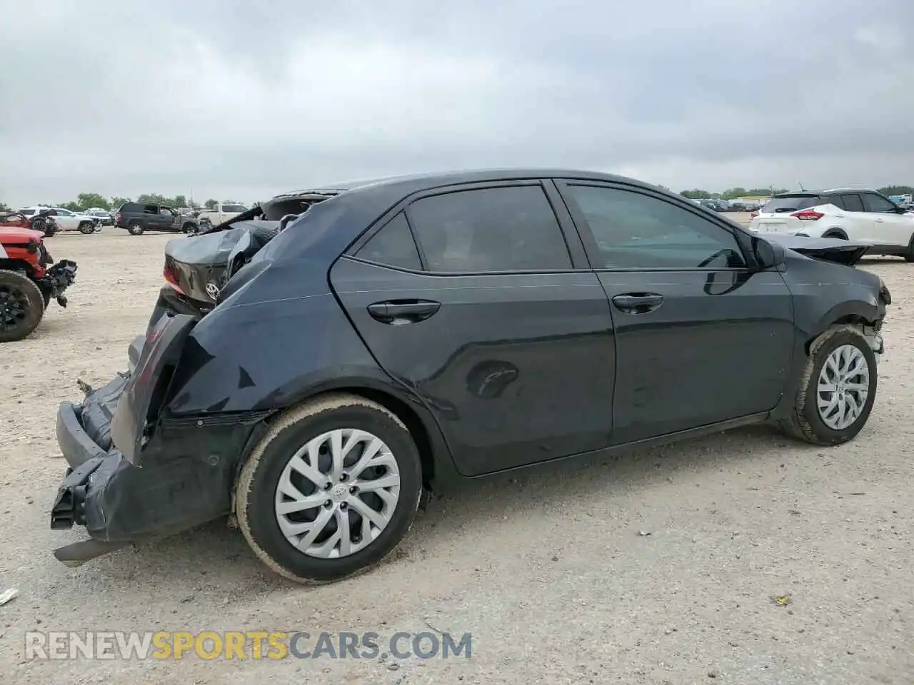 3 fotografías del automóvil dañado 5YFBURHE4KP930543 TOYOTA COROLLA 2019