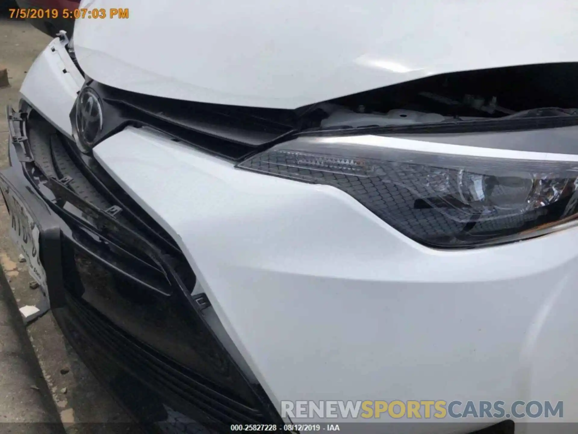 13 Photograph of a damaged car 5YFBURHE6KP921262 TOYOTA COROLLA 2019