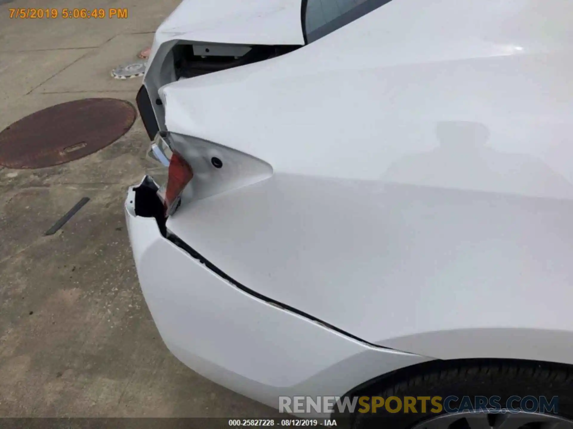 14 Photograph of a damaged car 5YFBURHE6KP921262 TOYOTA COROLLA 2019