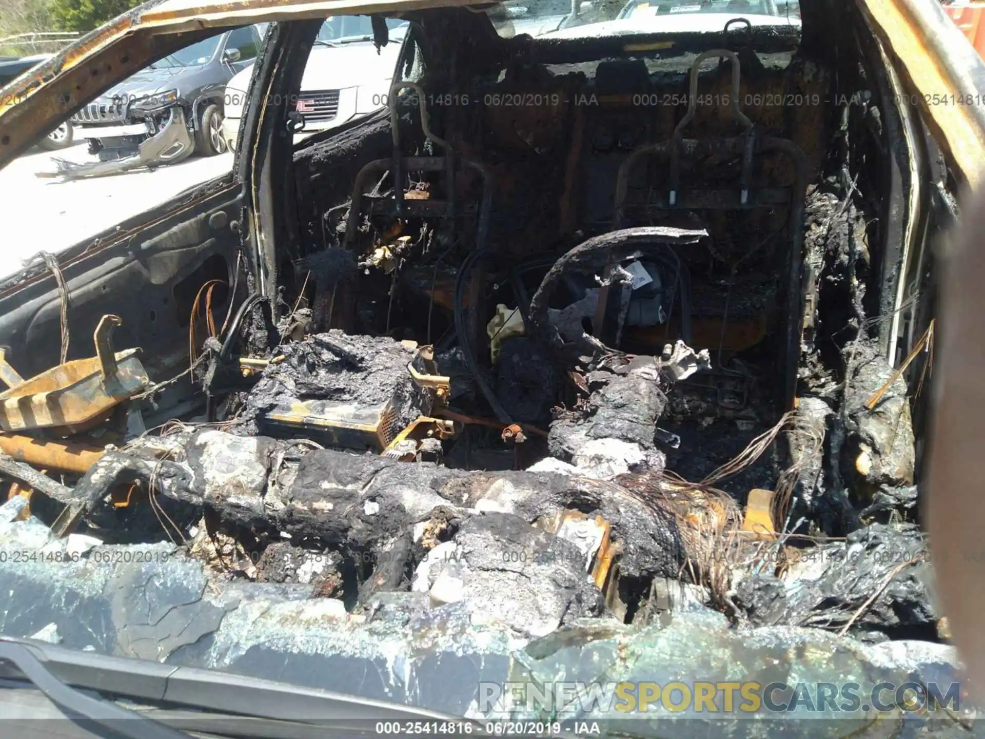 6 Photograph of a damaged car 5YFBURHE7KP928138 TOYOTA COROLLA 2019