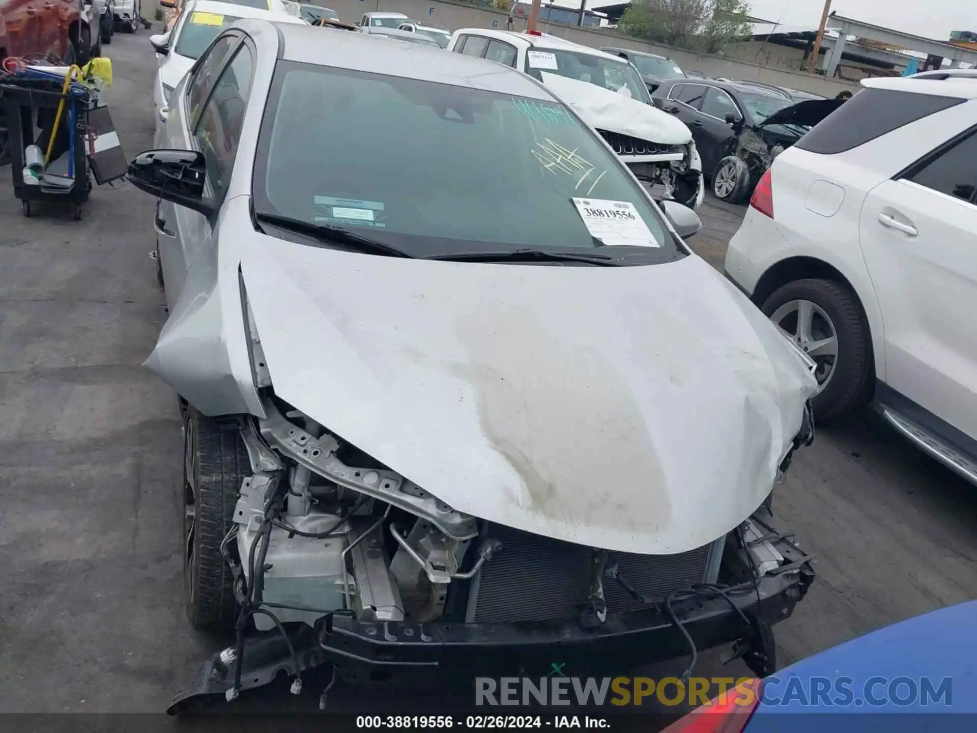 13 Photograph of a damaged car 5YFBURHEXKP865181 TOYOTA COROLLA 2019