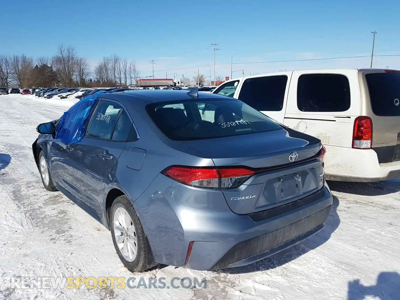 3 Photograph of a damaged car 5YFBPRBE6LP007451 TOYOTA COROLLA 2020