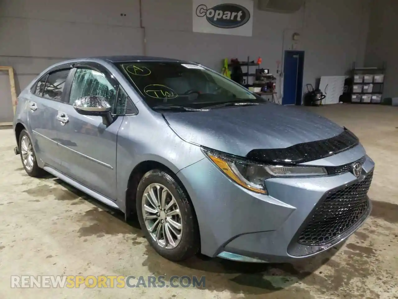 1 Photograph of a damaged car 5YFBPRBE9LP093144 TOYOTA COROLLA 2020