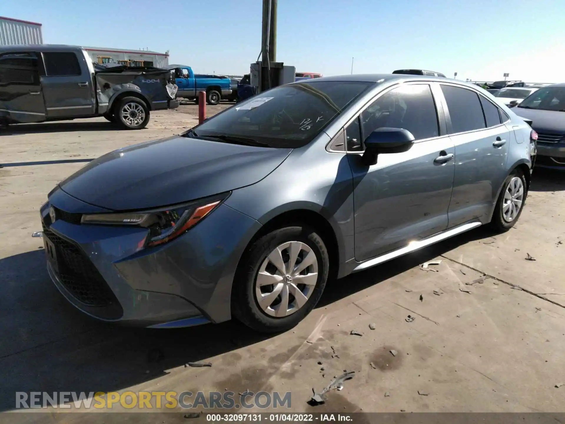 2 Photograph of a damaged car 5YFDPRAE5LP067585 TOYOTA COROLLA 2020