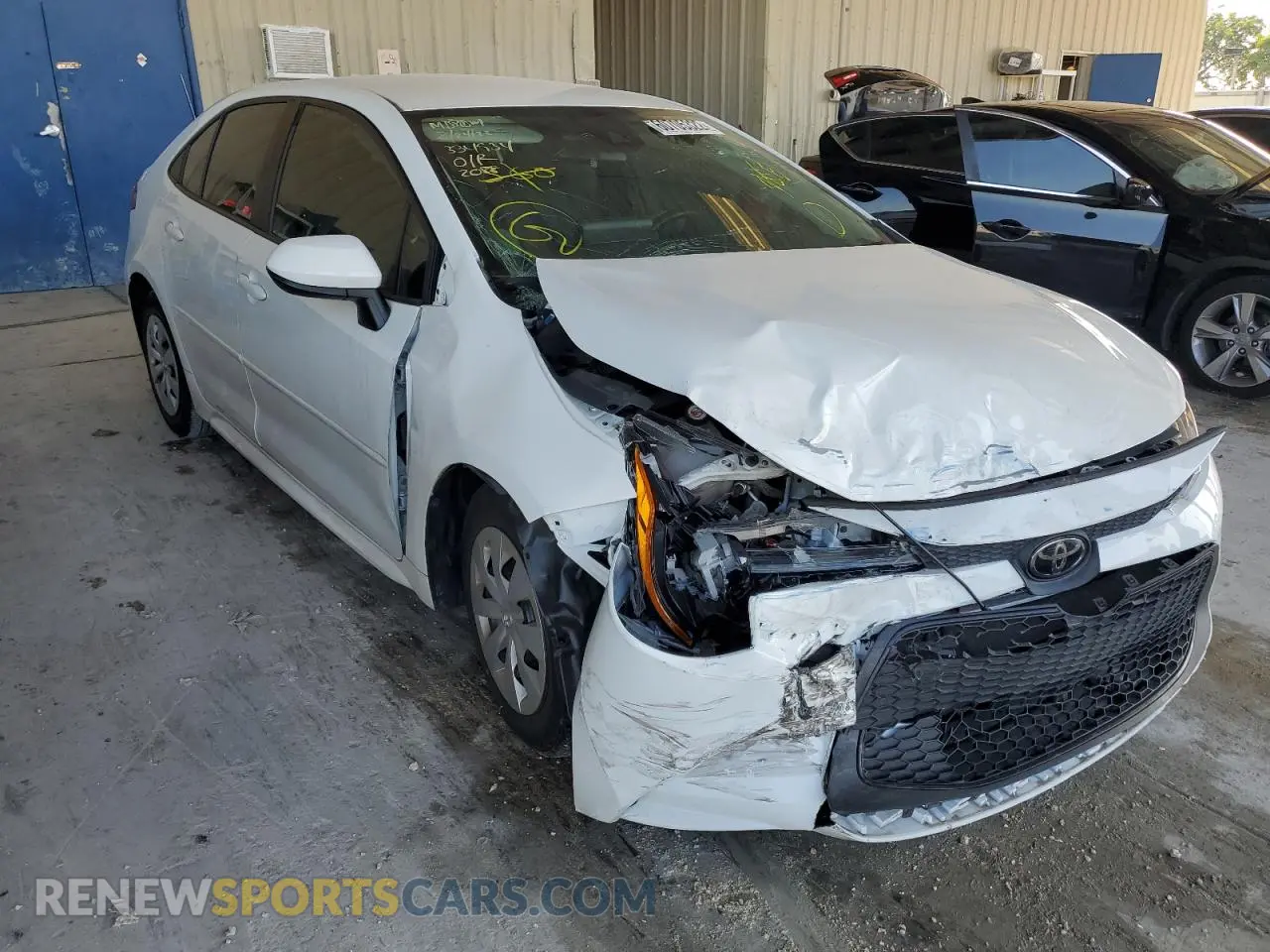 1 Photograph of a damaged car 5YFDPRAE6LP092088 TOYOTA COROLLA 2020