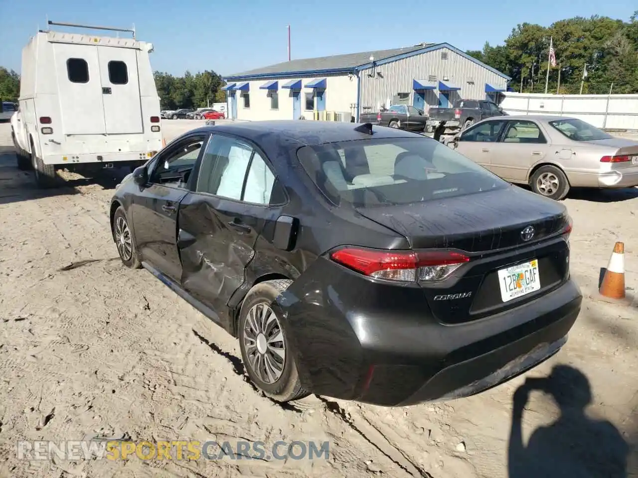 3 Photograph of a damaged car 5YFDPRAE7LP050822 TOYOTA COROLLA 2020