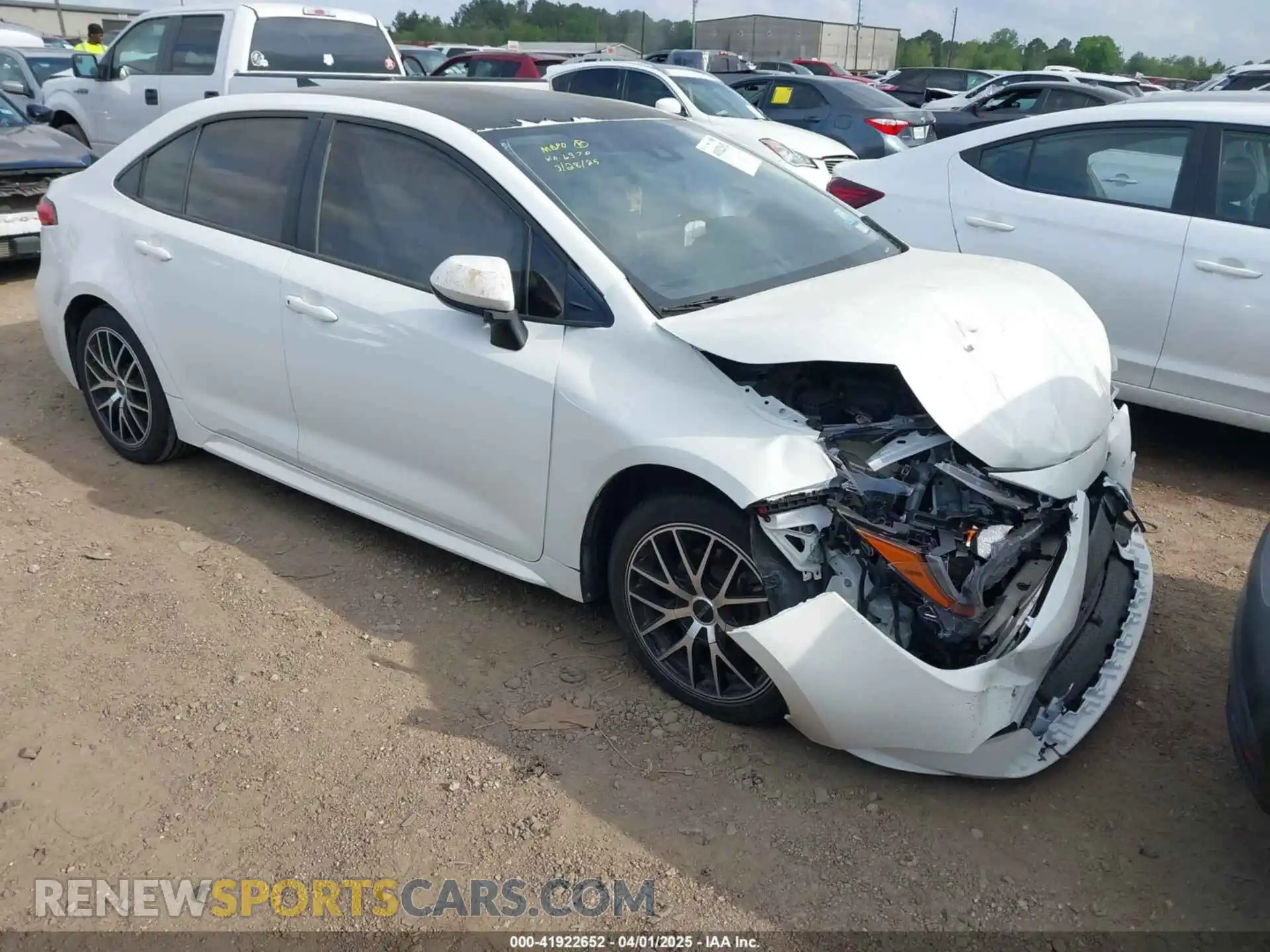 1 Photograph of a damaged car 5YFDPRAE8LP096370 TOYOTA COROLLA 2020