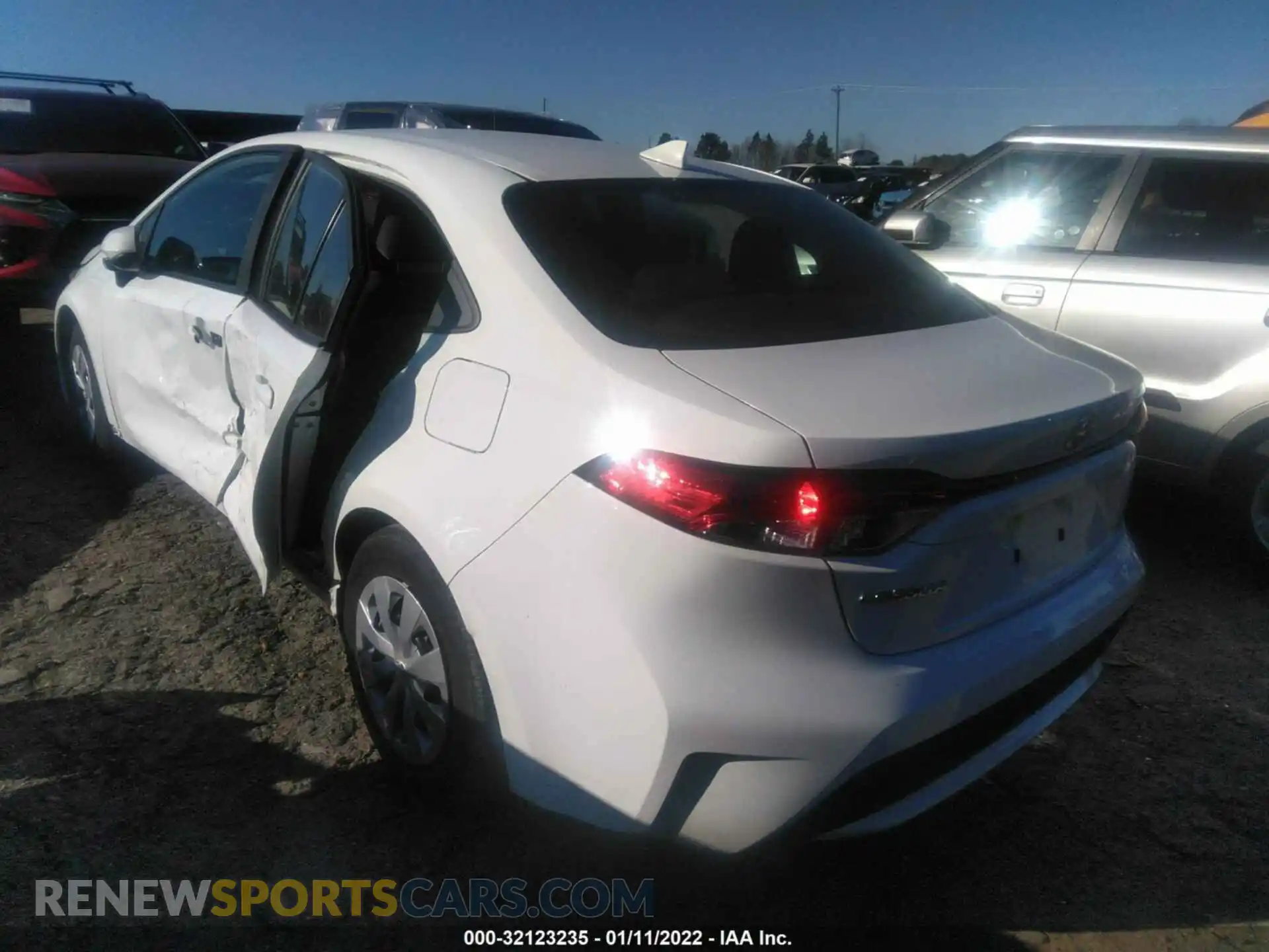 3 Photograph of a damaged car 5YFDPRAE8LP133255 TOYOTA COROLLA 2020