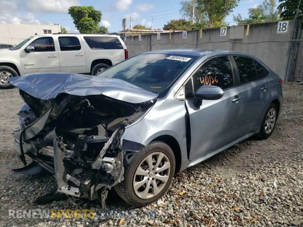 2 fotografías del automóvil dañado 5YFEPRAE0LP027967 TOYOTA COROLLA 2020
