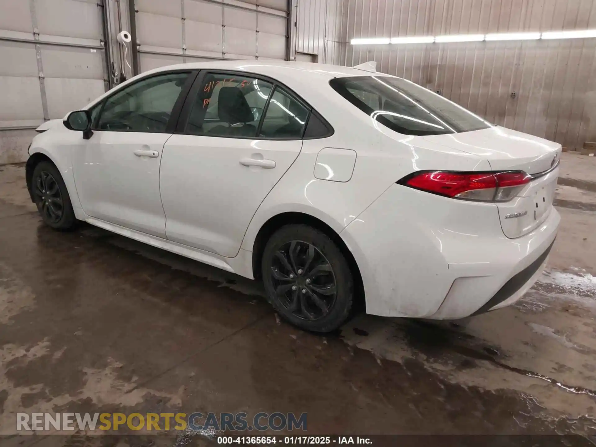 3 Photograph of a damaged car 5YFEPRAE0LP045532 TOYOTA COROLLA 2020
