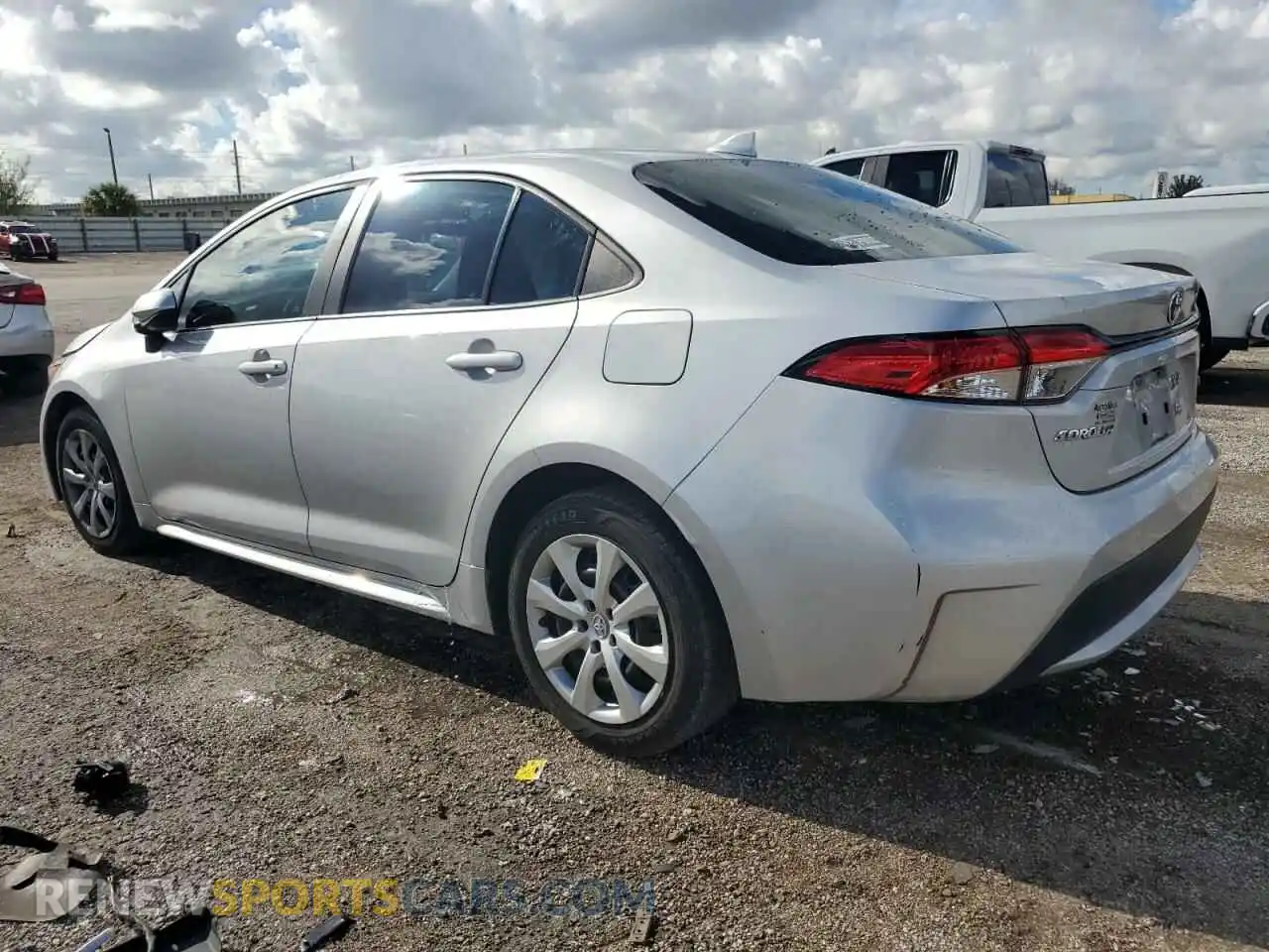 2 fotografías del automóvil dañado 5YFEPRAE0LP069393 TOYOTA COROLLA 2020