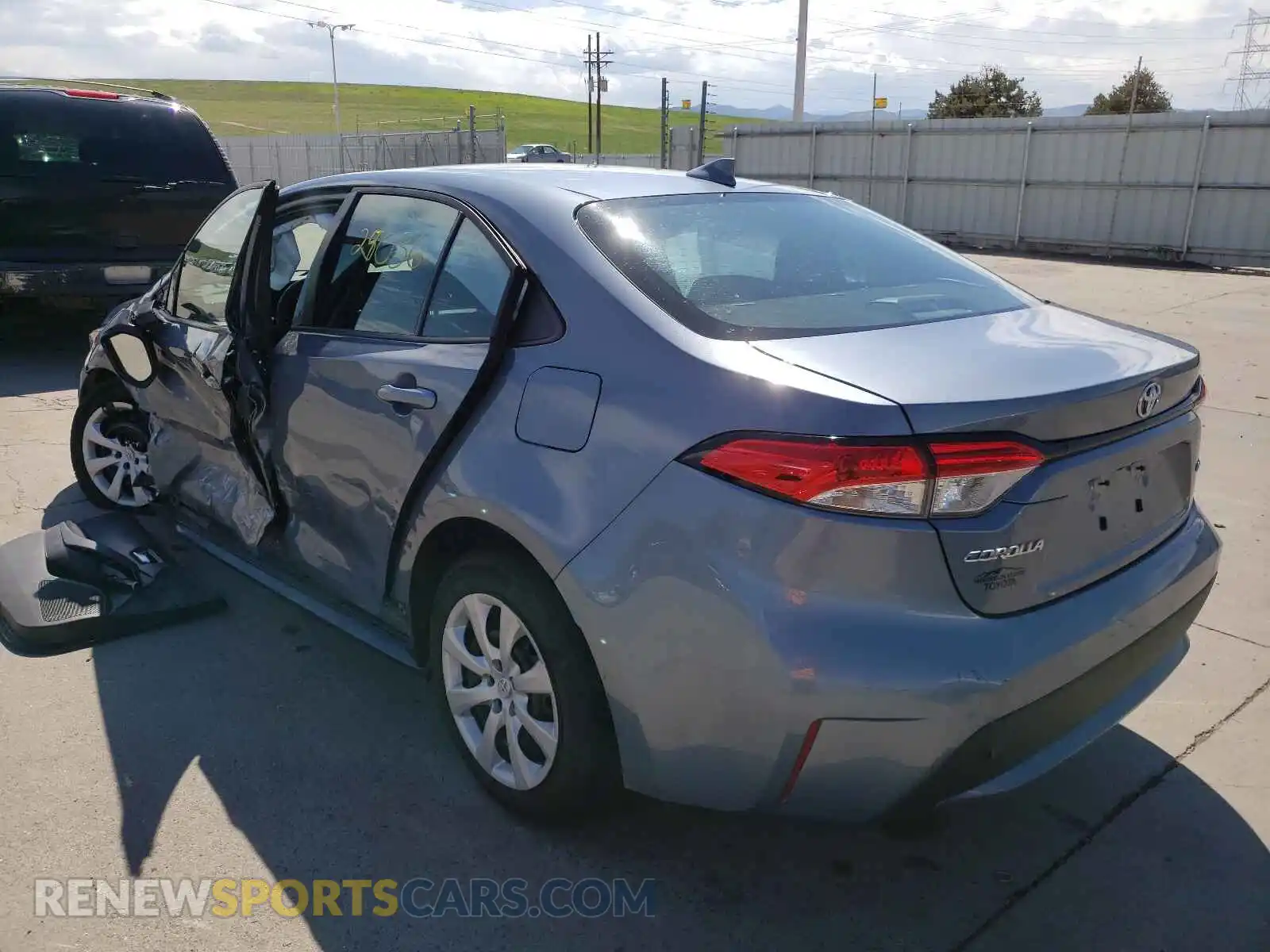 3 Фотография поврежденного автомобиля 5YFEPRAE0LP137904 TOYOTA COROLLA 2020