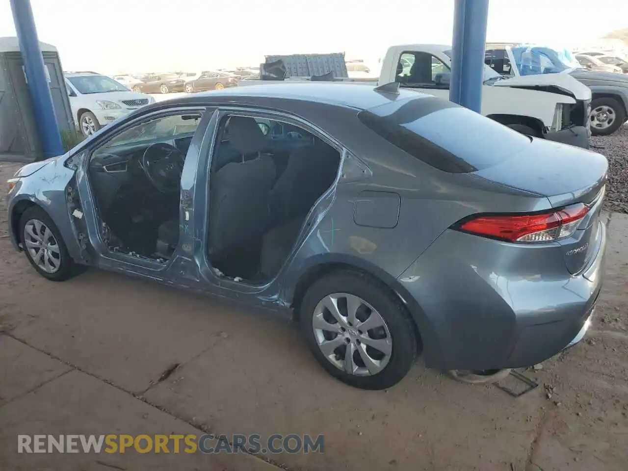 2 fotografías del automóvil dañado 5YFEPRAE2LP054863 TOYOTA COROLLA 2020