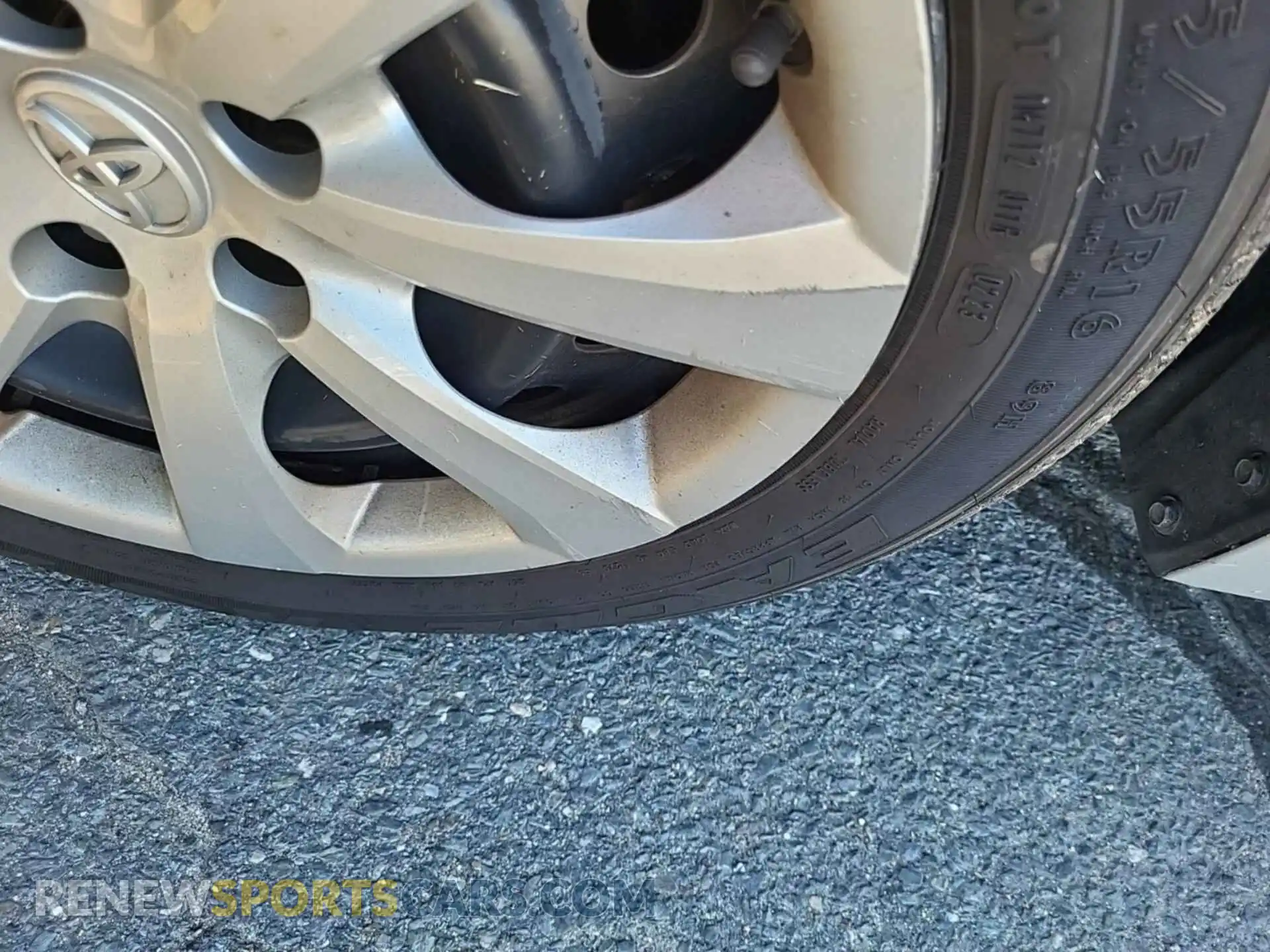 2 Photograph of a damaged car 5YFEPRAE2LP082601 TOYOTA COROLLA 2020