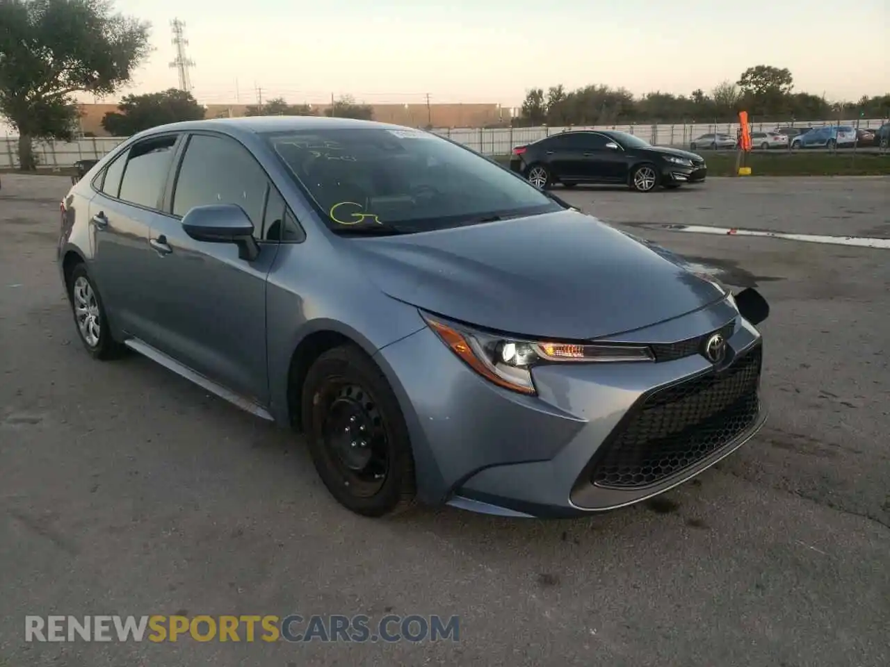 1 Photograph of a damaged car 5YFEPRAE2LP086731 TOYOTA COROLLA 2020