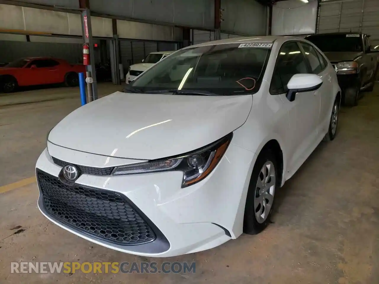 2 fotografías del automóvil dañado 5YFEPRAE2LP110431 TOYOTA COROLLA 2020