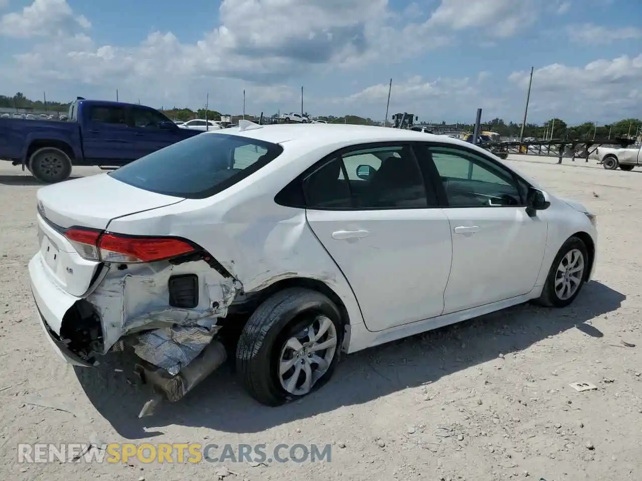 3 Photograph of a damaged car 5YFEPRAE3LP068612 TOYOTA COROLLA 2020