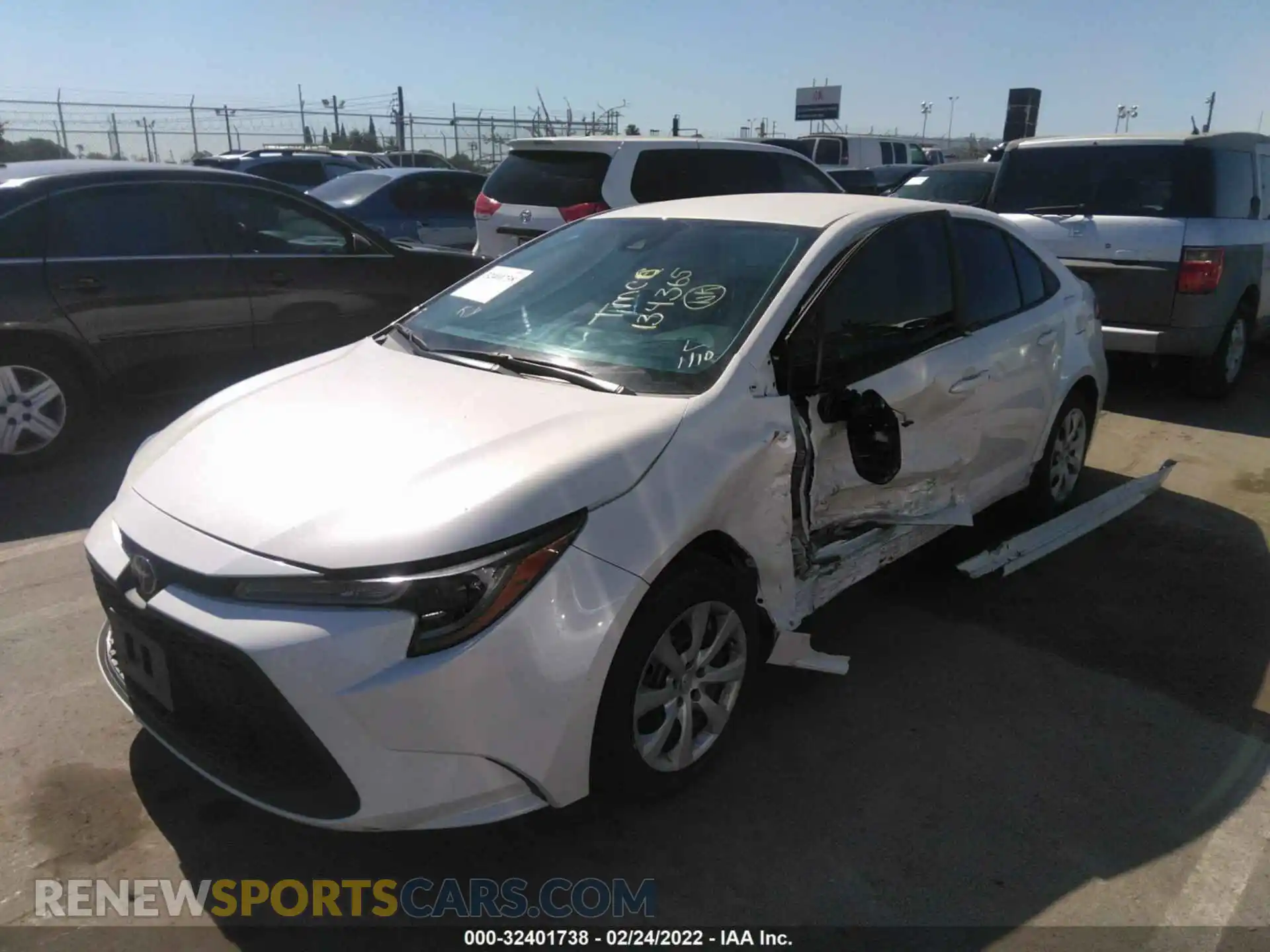 2 fotografías del automóvil dañado 5YFEPRAE3LP134365 TOYOTA COROLLA 2020