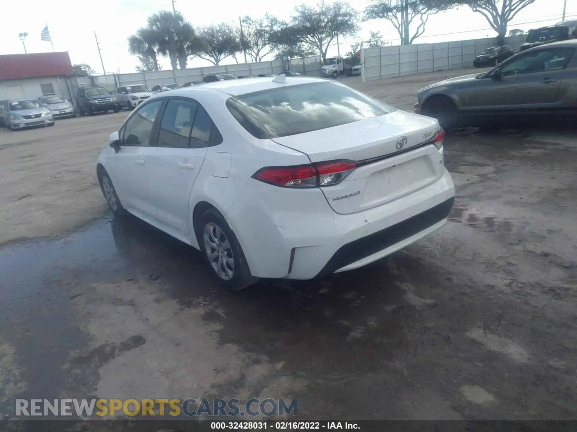 3 Photograph of a damaged car 5YFEPRAE4LP027129 TOYOTA COROLLA 2020