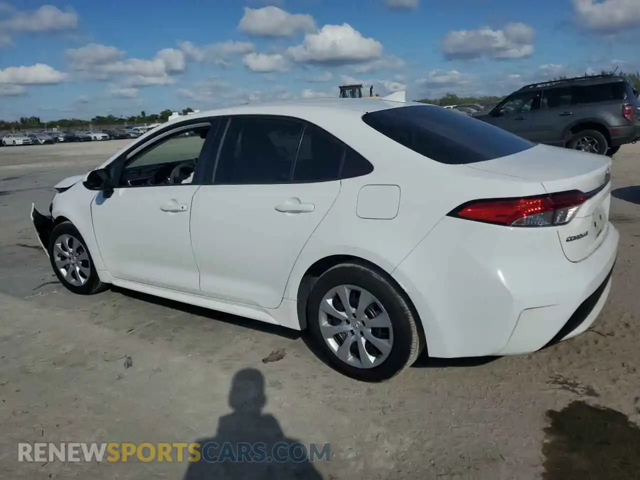 2 Photograph of a damaged car 5YFEPRAE4LP038597 TOYOTA COROLLA 2020