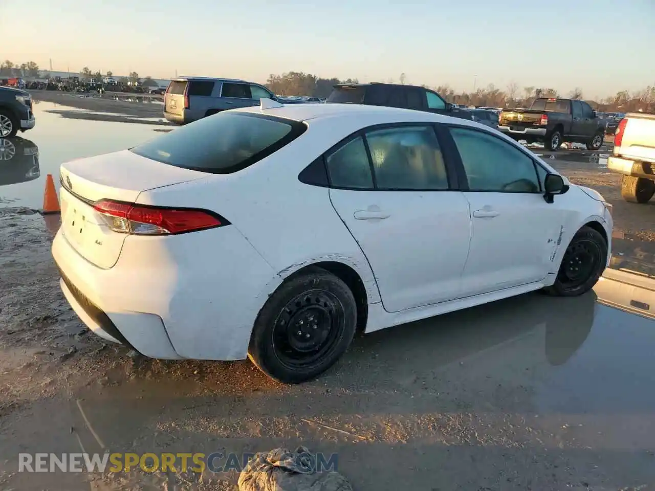 3 Photograph of a damaged car 5YFEPRAE4LP080493 TOYOTA COROLLA 2020