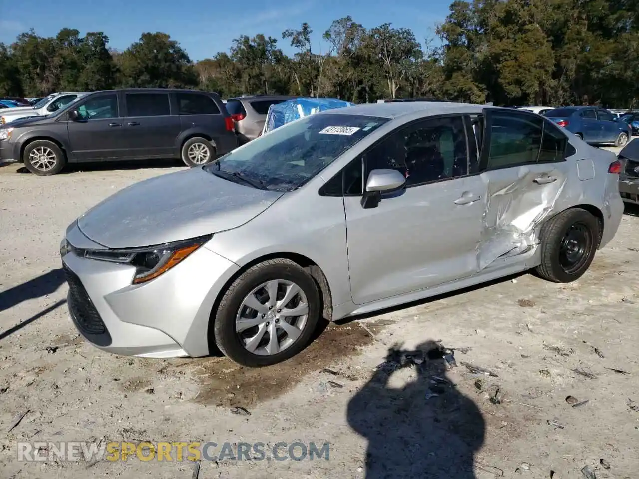 1 Photograph of a damaged car 5YFEPRAE4LP088108 TOYOTA COROLLA 2020