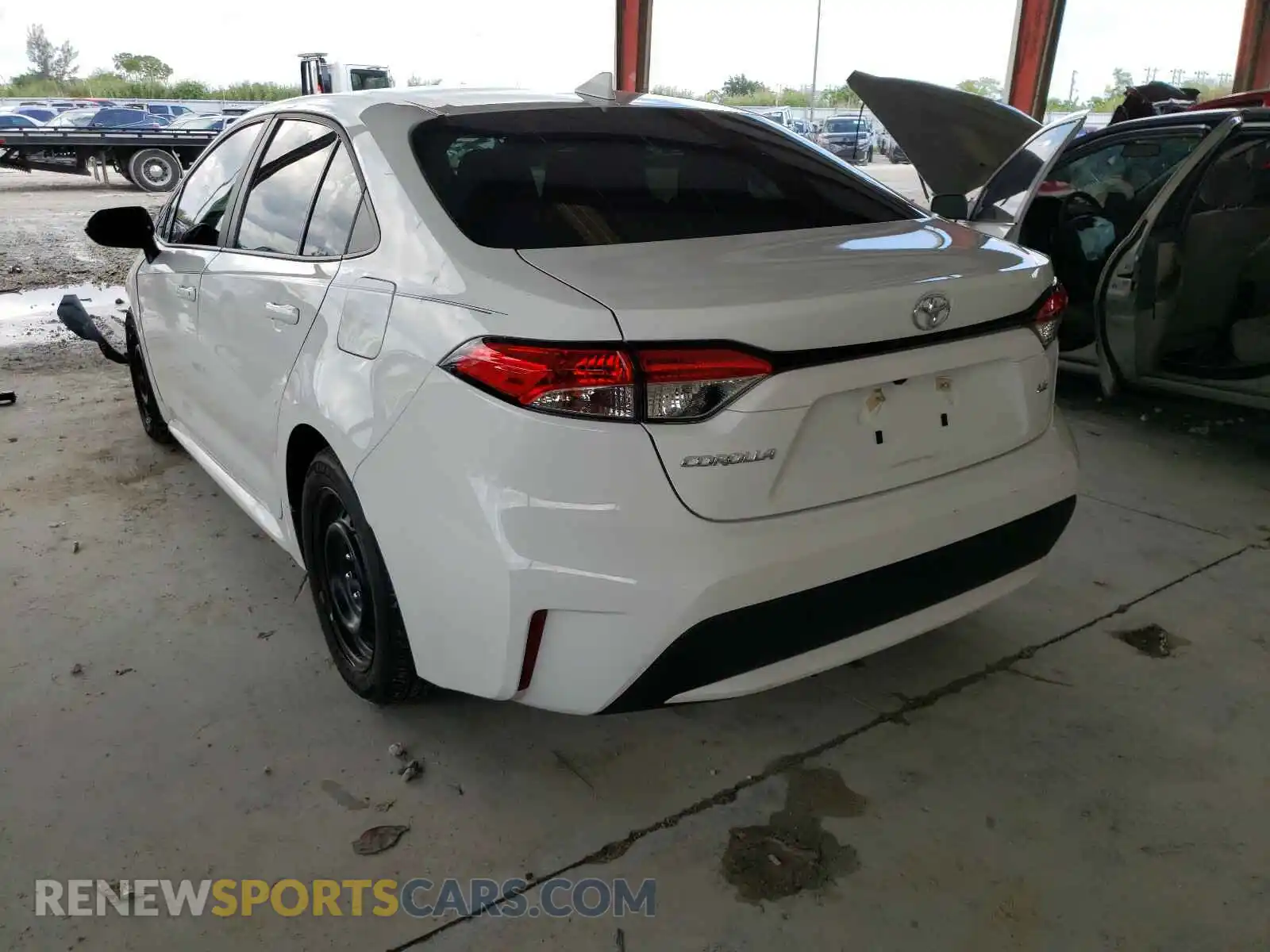 3 Photograph of a damaged car 5YFEPRAE4LP132415 TOYOTA COROLLA 2020