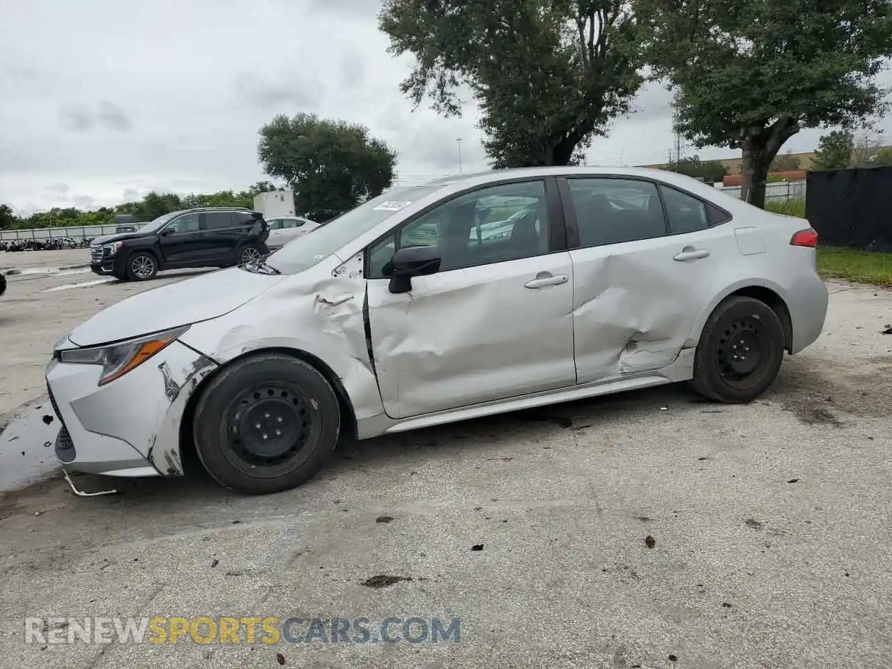 1 Photograph of a damaged car 5YFEPRAE4LP133712 TOYOTA COROLLA 2020