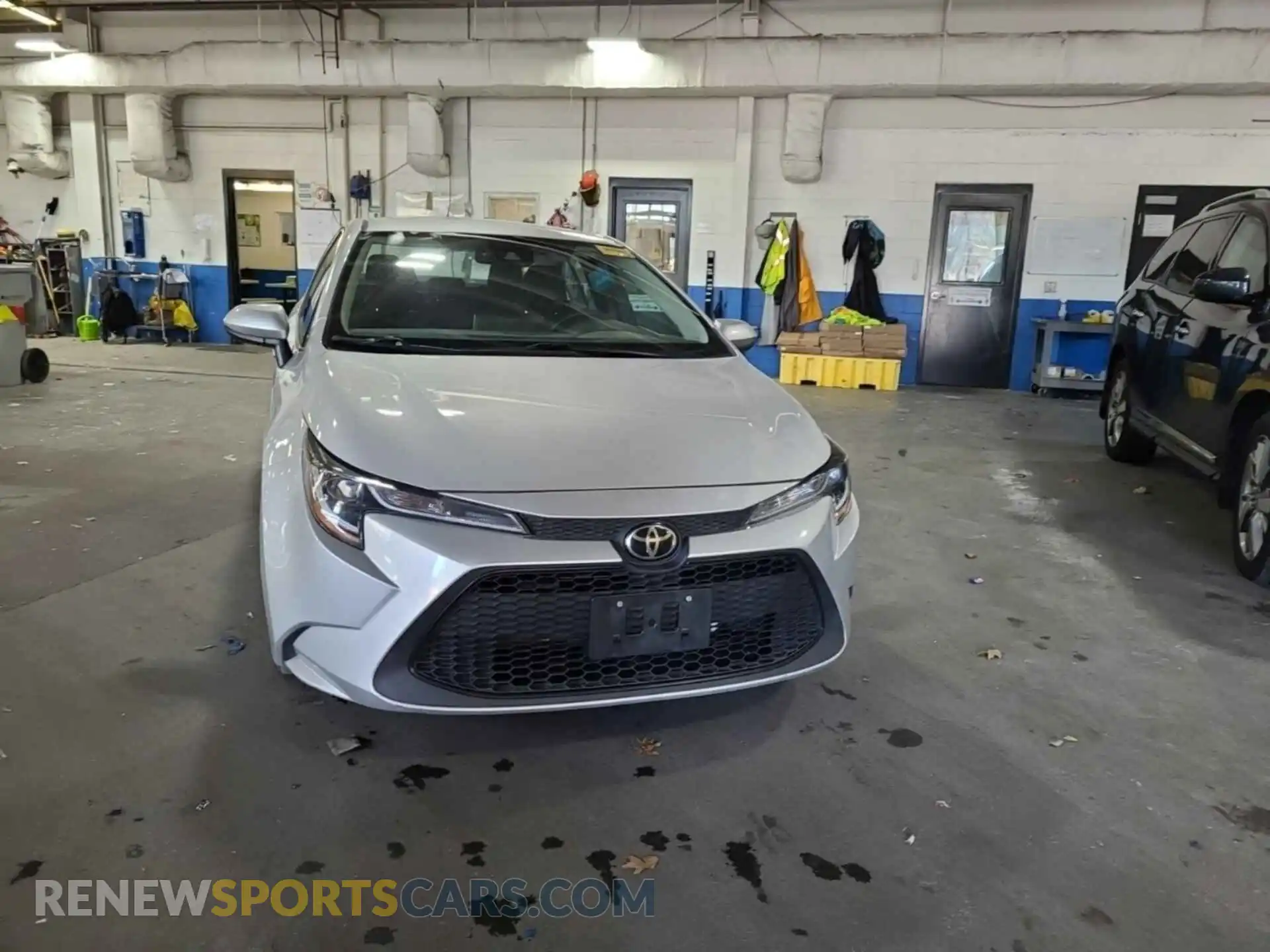 2 Photograph of a damaged car 5YFEPRAE5LP075271 TOYOTA COROLLA 2020