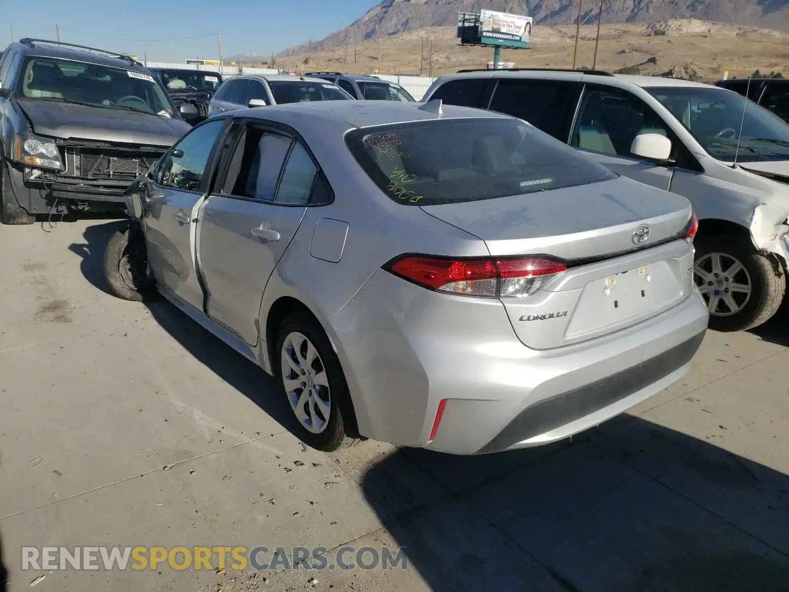 3 Photograph of a damaged car 5YFEPRAE5LP088277 TOYOTA COROLLA 2020