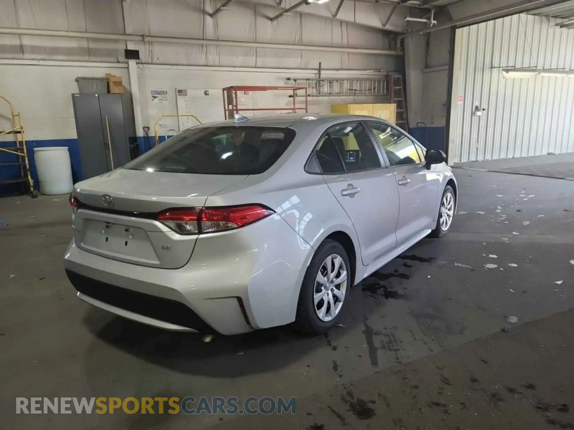 2 Photograph of a damaged car 5YFEPRAE5LP098081 TOYOTA COROLLA 2020