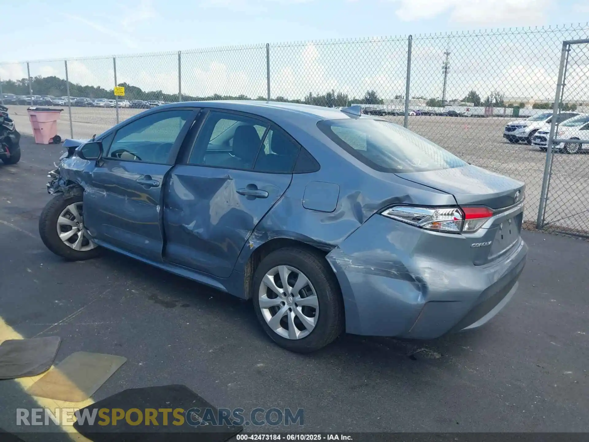 3 Photograph of a damaged car 5YFEPRAE5LP102386 TOYOTA COROLLA 2020