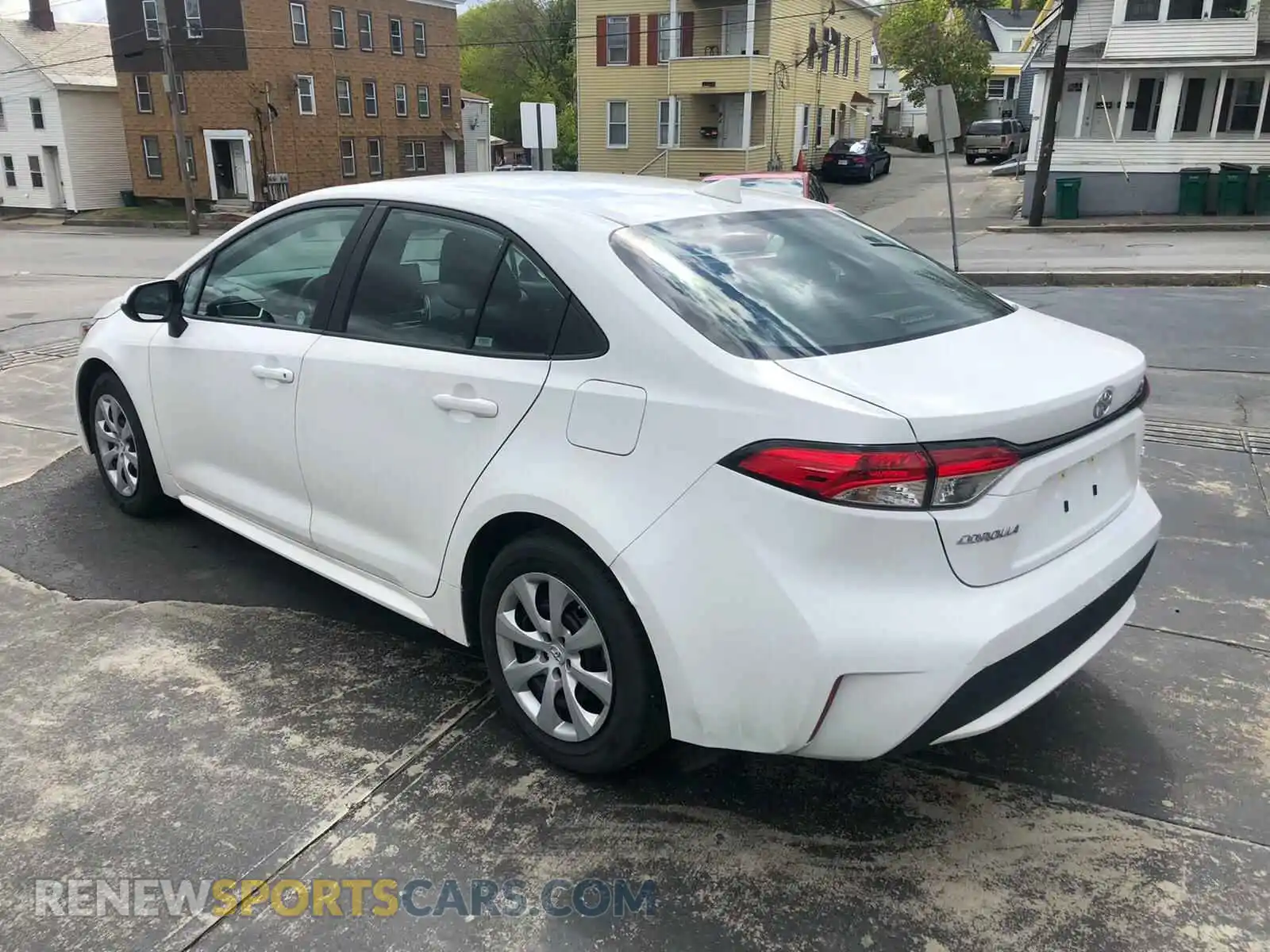2 Photograph of a damaged car 5YFEPRAE6LP065929 TOYOTA COROLLA 2020