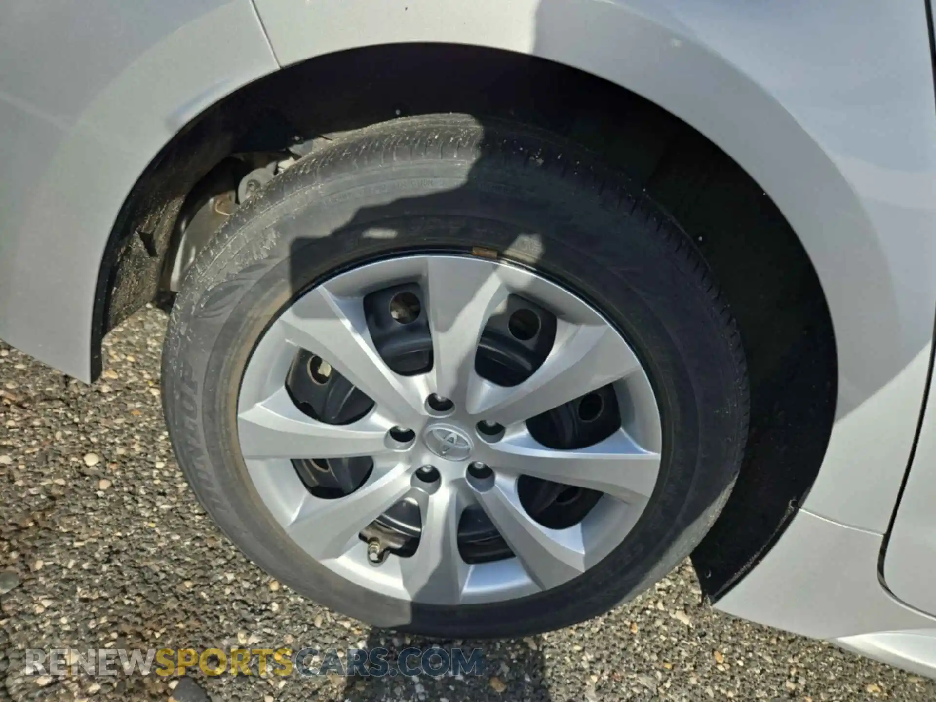 2 Photograph of a damaged car 5YFEPRAE6LP074324 TOYOTA COROLLA 2020