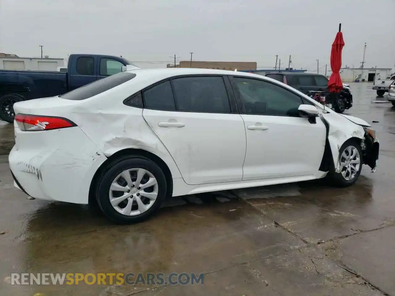 3 Photograph of a damaged car 5YFEPRAE8LP044273 TOYOTA COROLLA 2020