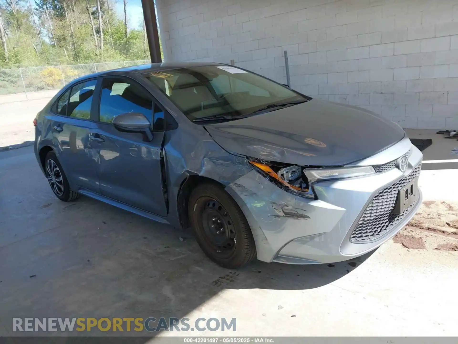 1 Photograph of a damaged car 5YFEPRAE8LP044662 TOYOTA COROLLA 2020