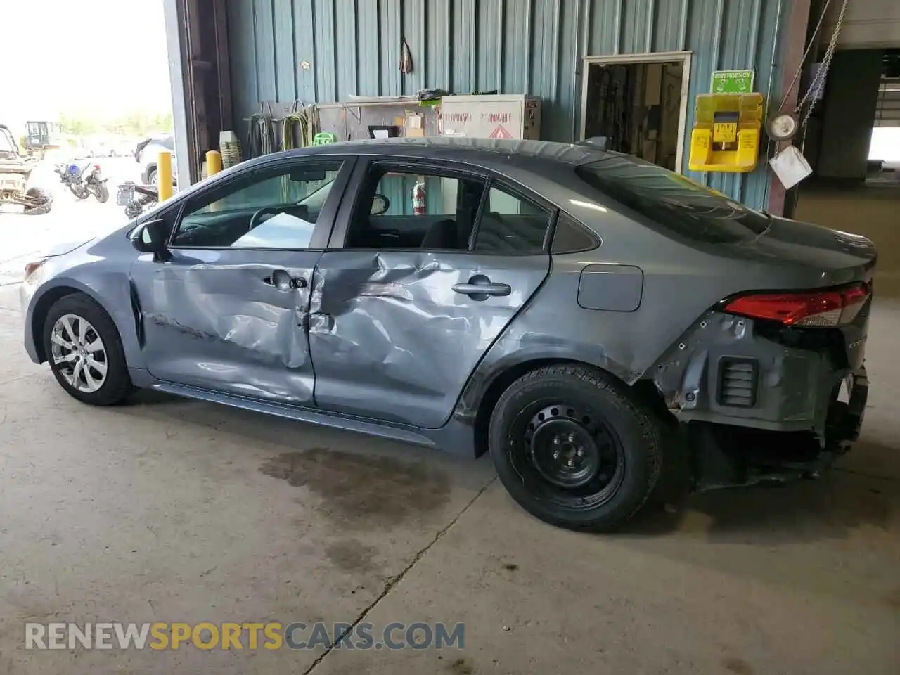2 Photograph of a damaged car 5YFEPRAE8LP077483 TOYOTA COROLLA 2020