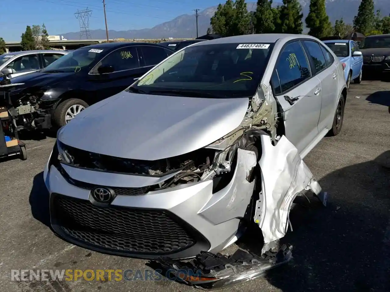 2 fotografías del automóvil dañado 5YFEPRAE8LP141912 TOYOTA COROLLA 2020