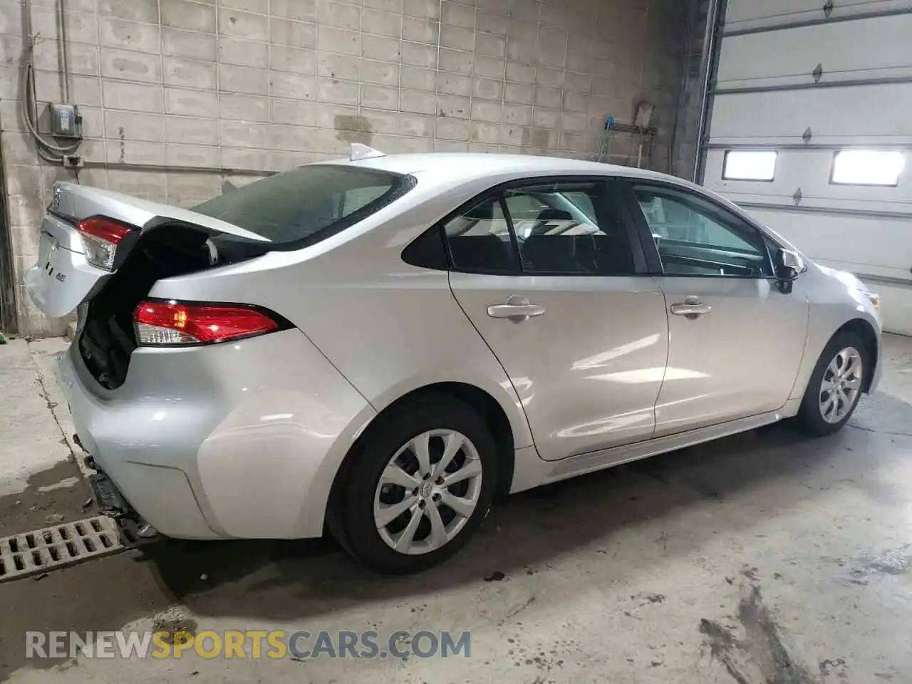 3 Photograph of a damaged car 5YFEPRAE9LP069781 TOYOTA COROLLA 2020